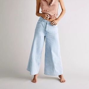 We The Free by Free People landry wide crop jeans light wash denim Women Size 31